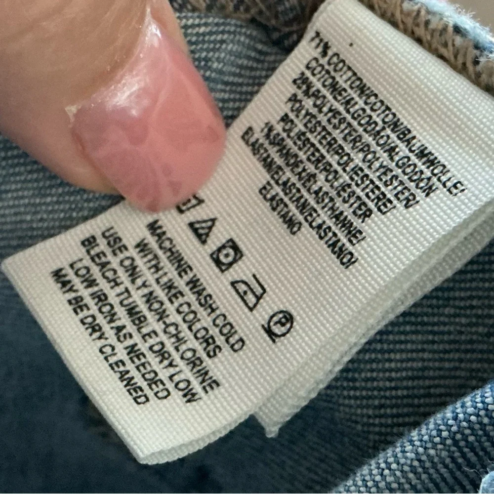 🧵 Free People W28 Jeans – Distressed Mid-Wash with Editorial Fade